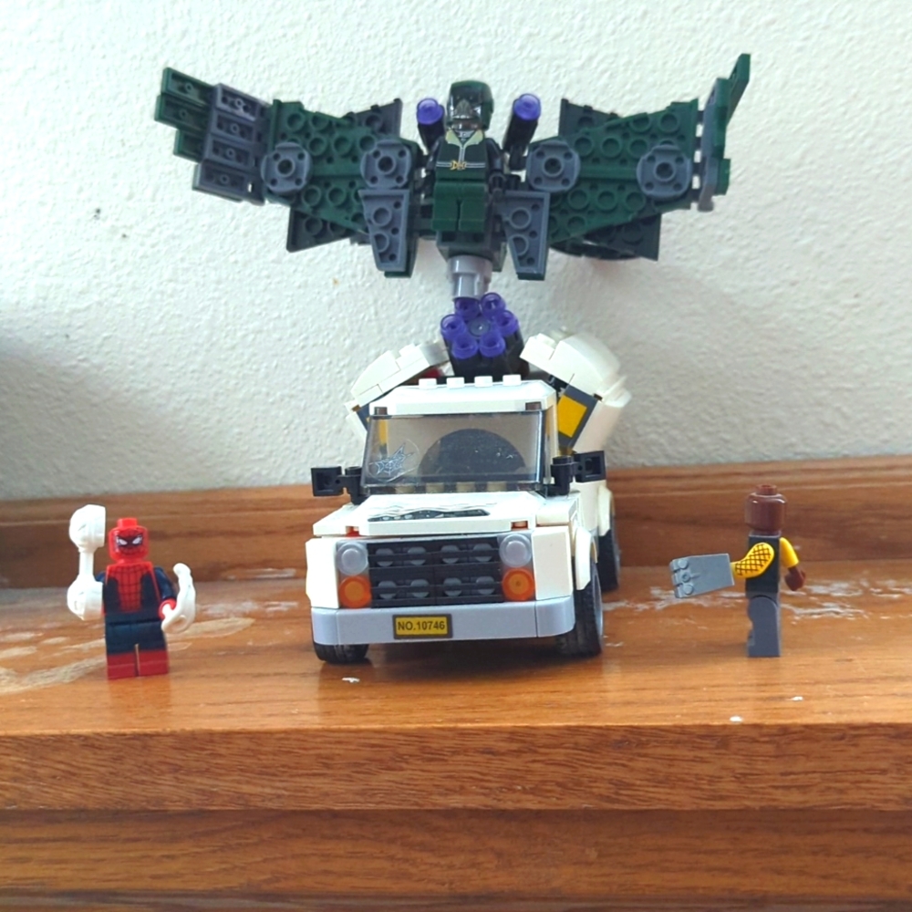 LEGO Super Heroes Beware the Vulture 76083